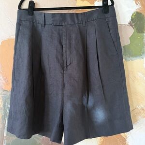 Tailored linen Bermuda shorts